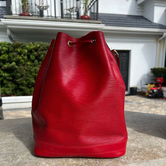 Louis Vuitton Noe Red Epi Shoulder Bag - Picture 10 of 12